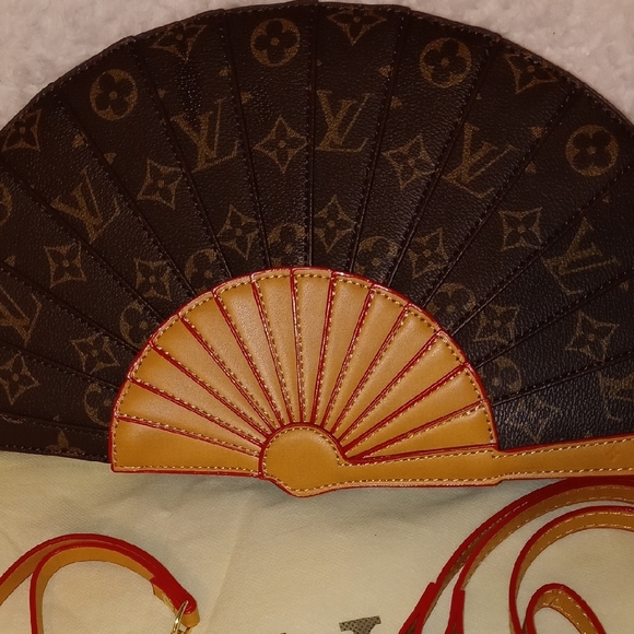 Louis Vuitton Fan-Shaped Mono Brown and Tan Clutch - Picture 2 of 16
